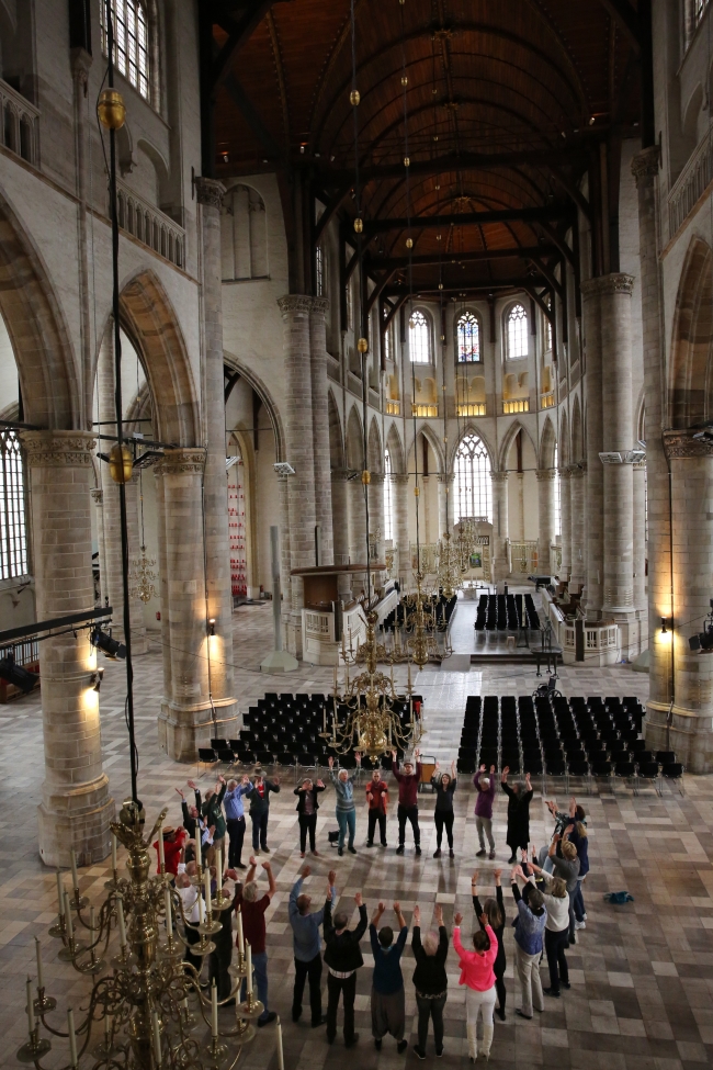 Opwarmen voor de performance<br />Foto: Raffaela Huizinga