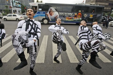Zebra Cross, choreografie: Bobby Ari Setiawan, Jakarta, IndonesiÃ« (beeld: Dita Alangkara)